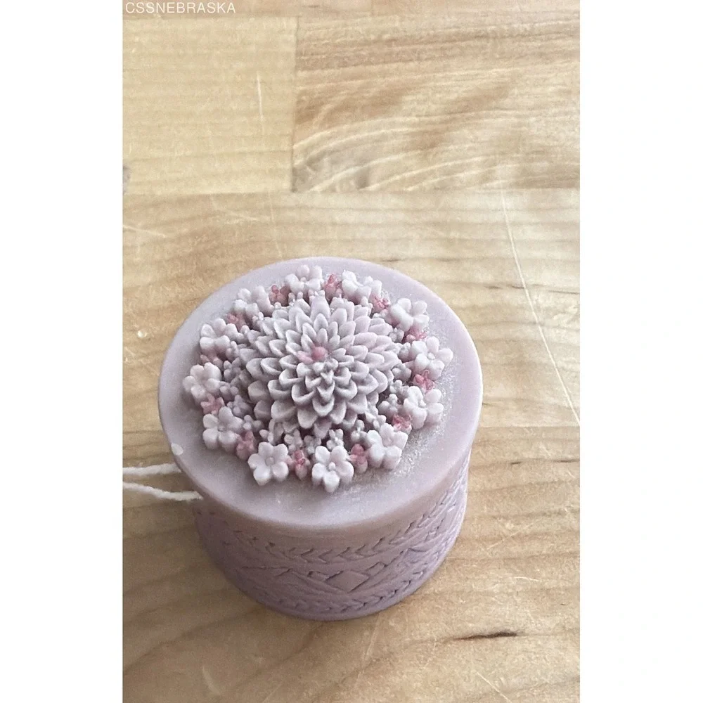 La Cache Small Round Pill Box Mauve Purple‎ Floral Textured Lid Trinket Jar